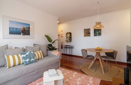 Santo Antonio Apartment | Modern apartment with balcony – Madalenas III