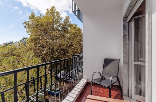 Carcavelos Apartment | 'Simbiose' Room with Balcony, Wi-Fi and Air Conditioning