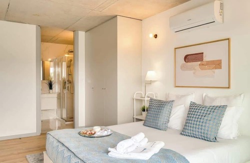 Vila Nova de Gaia Apartment | Balcony 2BRs with Pool & Parking by HostWise