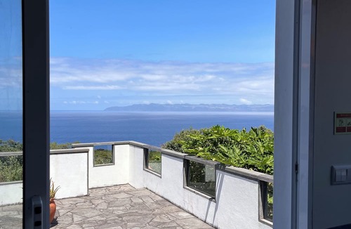Sao Roque do Pico House | Panoramic Ocean Views from your Private Varand