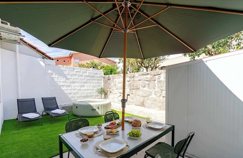 Ramalde House | Traditional Townhouse with Jacuzzi by HostWise