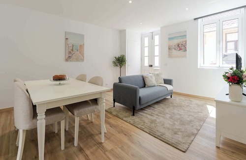 Ramalde House | Traditional Townhouse with Jacuzzi by HostWise