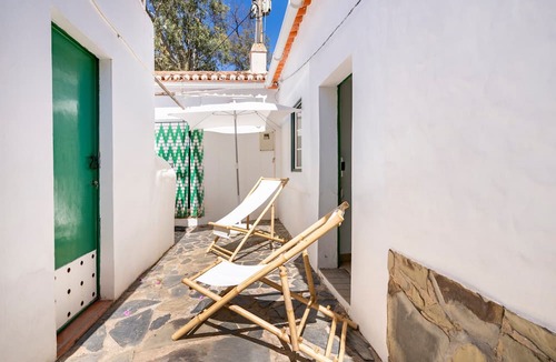 Santana de Cambas Villa | Villa 'Casa Do Rio' with Private Garden, Wi-Fi and Air Conditioning