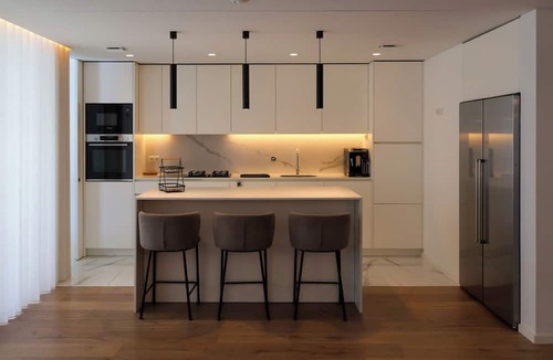 A Ver-o-Mar House | New, modern vacation home with a pool—quiet, family-friendly, and close to the beach