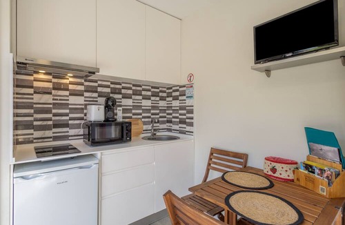 Arcos de Valdevez House | Bungalow 'Casinhas Do Minho' with Lake View, Wi-Fi and Air Conditioning