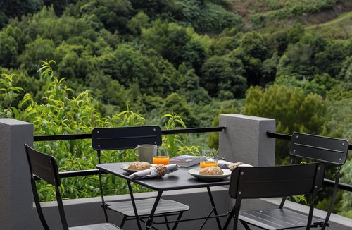 Sao Jorge House | Casa Colibrí – A Welcoming Retreat in Santana