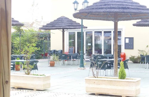 Penina Condo | Two-bedroom apartment with an indoor pool with a jacuzzi and an outdoor pool. Oásis Vacation Home