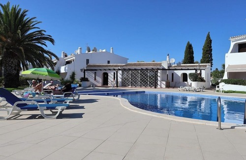 Vale de Covo Apartment | Bright 2-BR Apt with Spacious Terrace and Sea Views