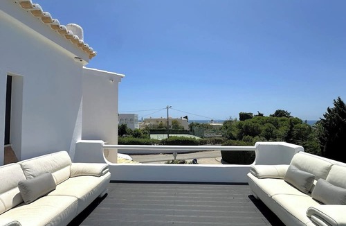 Vale de Covo Apartment | Bright 2-BR Apt with Spacious Terrace and Sea Views