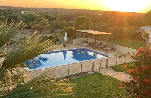 Moncarapacho e Fuseta Villa | Villa in Moncarapacho with swimming pool