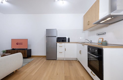 Horta House | GuestReady - Doctor House Gardens