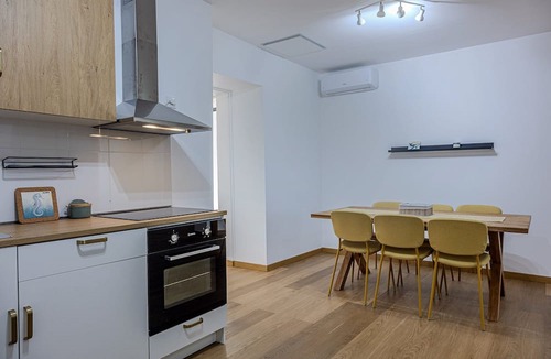 Horta House | GuestReady - Doctor House Gardens