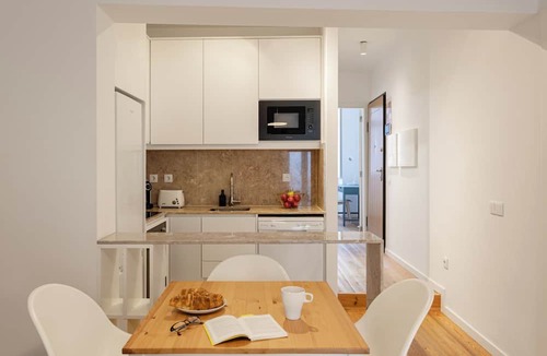 Santo Amaro Apartment | Bright 2BR w/Private Terrace | Alcântara