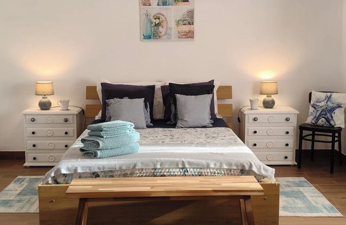 Cano House | 2-bedroom house, office with sofa-bed, air con, wifi, garden shower, terrace