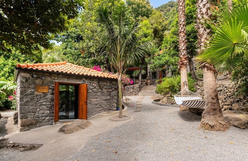 Tabua House | Holiday Home 'Kyra's House' with Wi-Fi