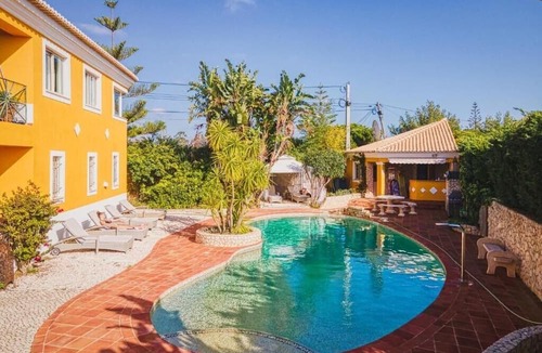 Calicas Apartment | Apartment Sleeps 2 with Pool and Garden