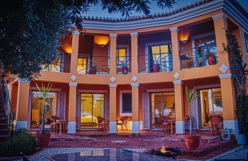 Calicas Apartment | Apartment Sleeps 2 with Pool and Garden