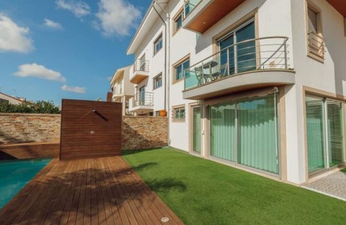 Valongo House | POOL & CINEMA VILLA by VACATIONY by Interhome