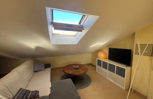 Vila Praia de Ancora Condo | Beachfront loft