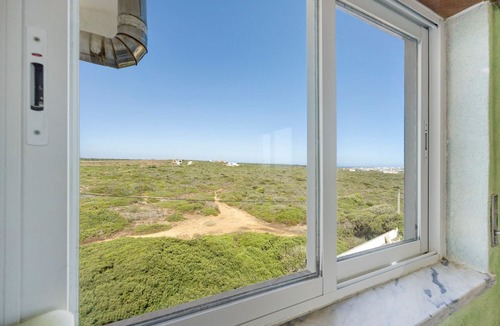 Sagres House | Holiday Home 'Surf Spot' with Mountain View, Shared Terrace and Balcony