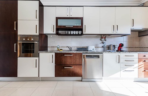 Albardeira Apartment | Encosta By The Marina, Beach & City Center