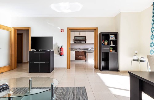 Albardeira Apartment | Encosta By The Marina, Beach & City Center