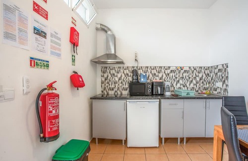 Canico Apartment | Apartment 'Pool View' with Shared Pool, Shared Garden and Wi-Fi