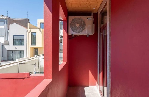 Cedofeita Apartment | Modern Comfy Flat by HostWise
