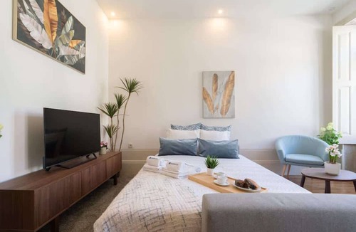 Cedofeita Apartment | Modern Comfy Flat by HostWise