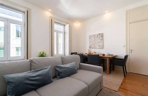 Cedofeita Apartment | 3 Comfy Flats | Jacuzzi & Terrace by Host Wise