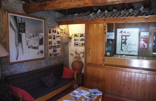 Seia Apartment | Homerez - Cosy Apartment in Seia with Fireplace - 25 m²