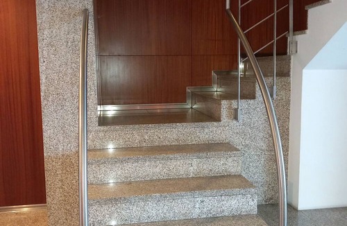 Portela Condo | Apartamento Exclusivo com Jardim e Piscina Privada!