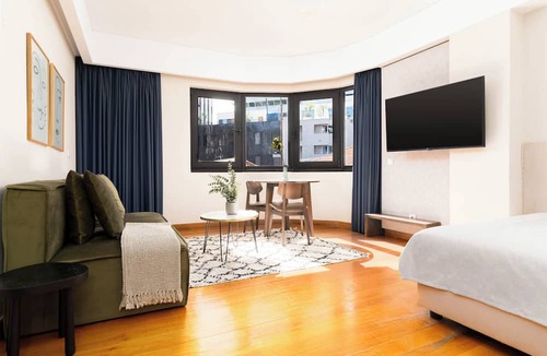 Santo Antonio Apartment | Limehome Lisbon Eca de Queiroz