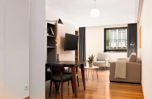 Santo Antonio Apartment | Limehome Lisbon Eca de Queiroz