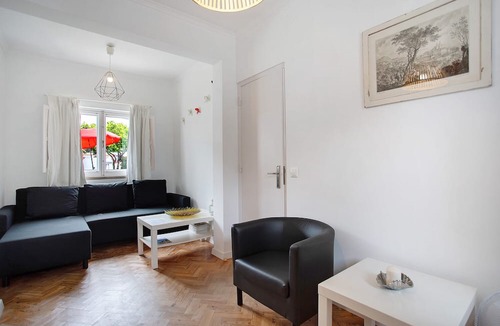 Colares Apartment | Apartment 'Páteo Da Várzea 4' with Shared Garden and Wi-Fi Access