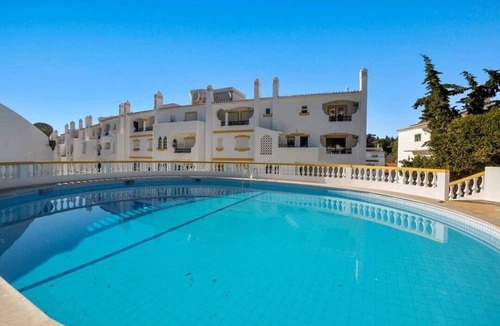 Mato Serrao Apartment | Spacious central beach home steps from the sea