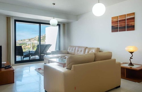 Canico Apartment | GuestReady - Sea-View Stay