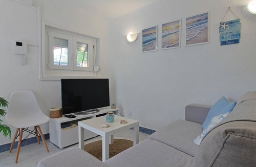 Costa de Caparica Apartment | Apartment 'Maria's House' with Private Terrace and Wi-Fi