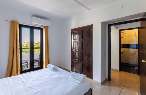 The Strip Apartment | Magna Oura