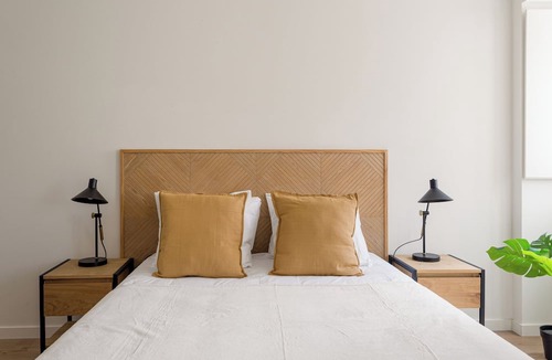 Linda-a-Velha Apartment | Cozy Studio Lisbon | Terrace | AC