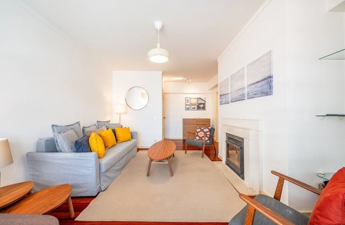 Cascais Apartment | GuestReady - Winter cozy workstation spot