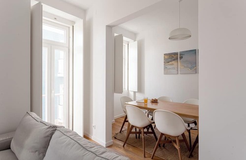Santo Amaro Apartment | Lisbon Living Alcântara – Modern 2BR Flat
