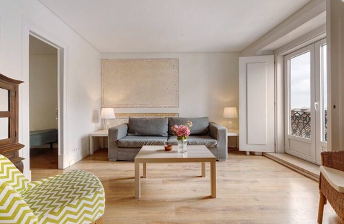 Santo Estevao Apartment | Apartment 'Central Com Vista Rio' with Wi-Fi