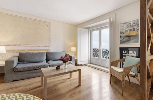 Santo Estevao Apartment | Apartment 'Central Com Vista Rio' with Wi-Fi