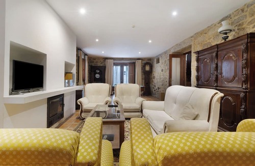 Amares Apartment | Studio 'Suite - Quinta Da Ataíde' with Mountain View, Shared Pool and Wi-Fi