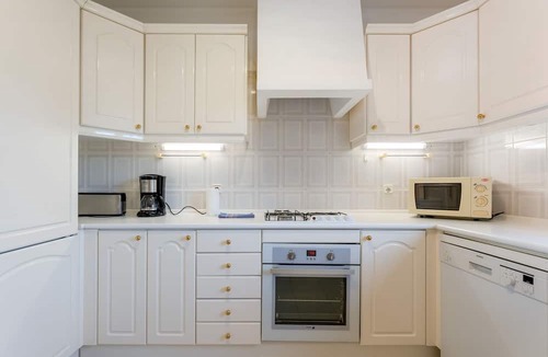 Estombar Apartment | 1 BDR Flat W/Pool - 125D Gramacho by LovelyStay