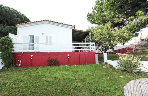 Charneca de Caparica e Sobreda House | Villa Cuca by Refúgio