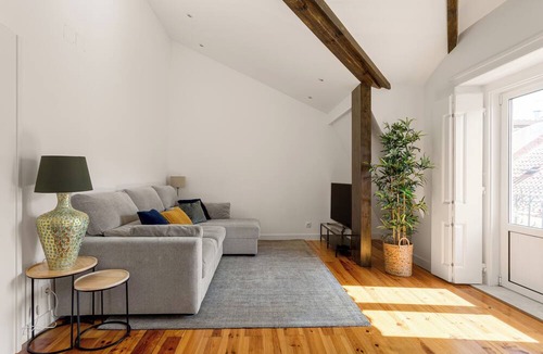 Chiado Apartment | Central Lisbon 3 Bedroom Duplex With Elevator & AC