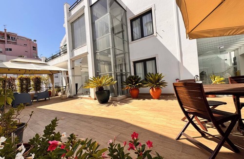 Parede House | Private villa with swimming pool, bbq and outside area 5 min away from the beach