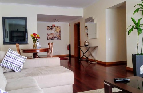 Santa Maria Maior Apartment | Top Floor in Funchal Center near Farmers Market Free Wifi private parking